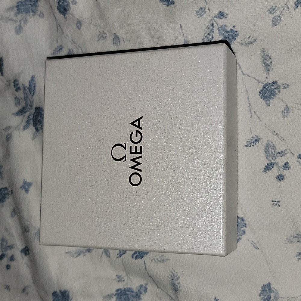 Omega Compact Mirror